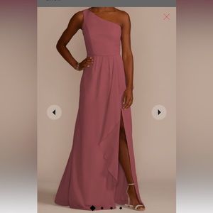 Chiffon Chianti bridesmaid dress. 1 shoulder, open slot and zipper back. Size 10